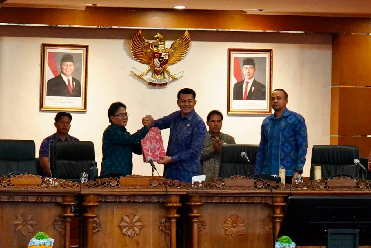 Tanggapi Pandangan Fraksi DPRD, Wagub Giri Prasta Tekankan Sinergi Anggaran Demi Kesejahteraan Krama Bali