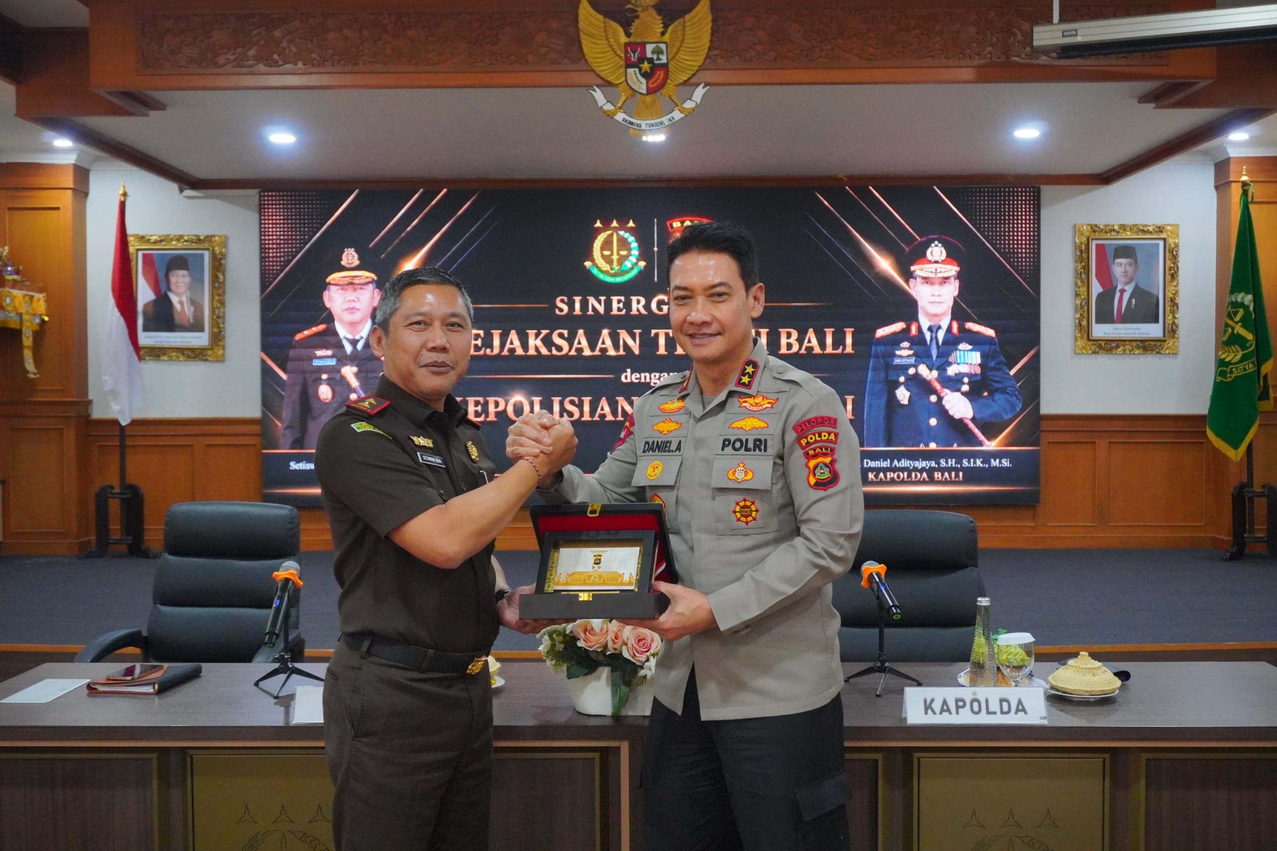 Perkuat Stabilitas Daerah, Kajati dan Kapolda Bali Bertemu Bahas Sinergi Hukum hingga Pengawasan Orang Asing