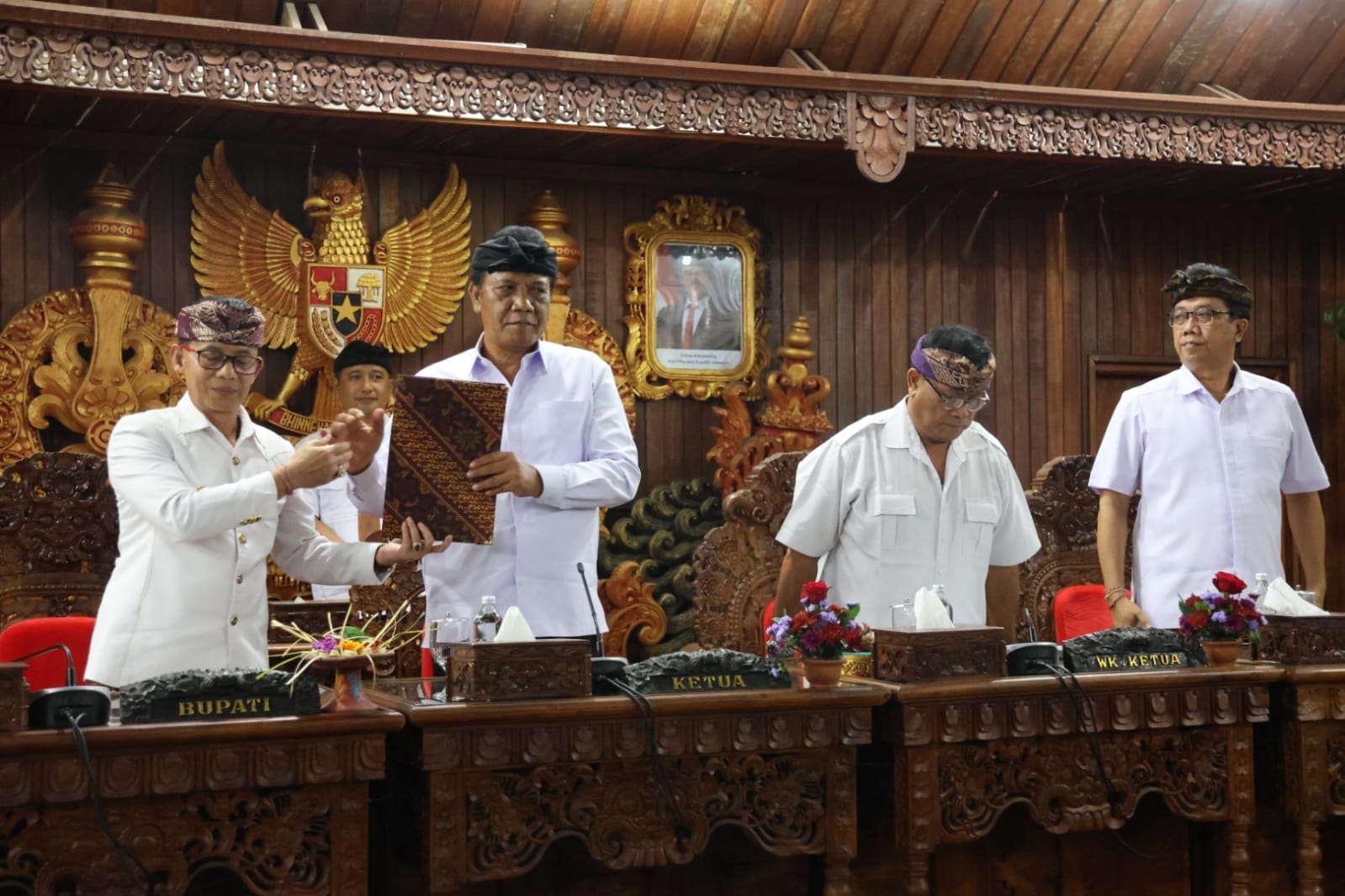 Bupati Klungkung Jawab Pandangan Umum Fraksi DPRD: Dari Inovasi Super Apps ‘MAHOTTAMA’, Nasib Aset Abal-abal, hingga Transisi Komersial RORO