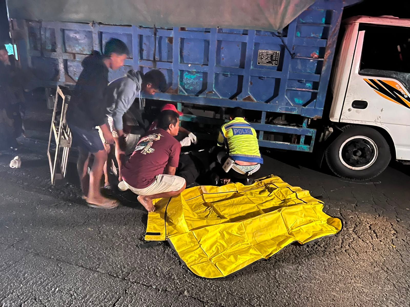 Oleng Saat Nyalip Truk  di Bypass Ida Bagus Mantra, Kusamba, Pemotor Nmax Tewas Terlindas