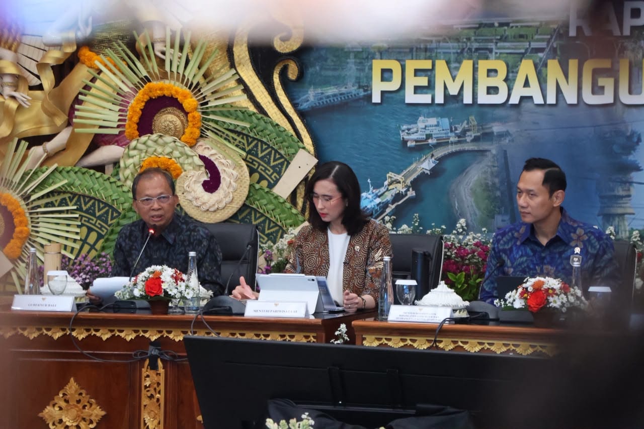 Kunjungan Wisatawan Bali Tembus 16,3 Juta pada 2025, Koster Tekankan Penguatan Infrastruktur dan Lingkungan