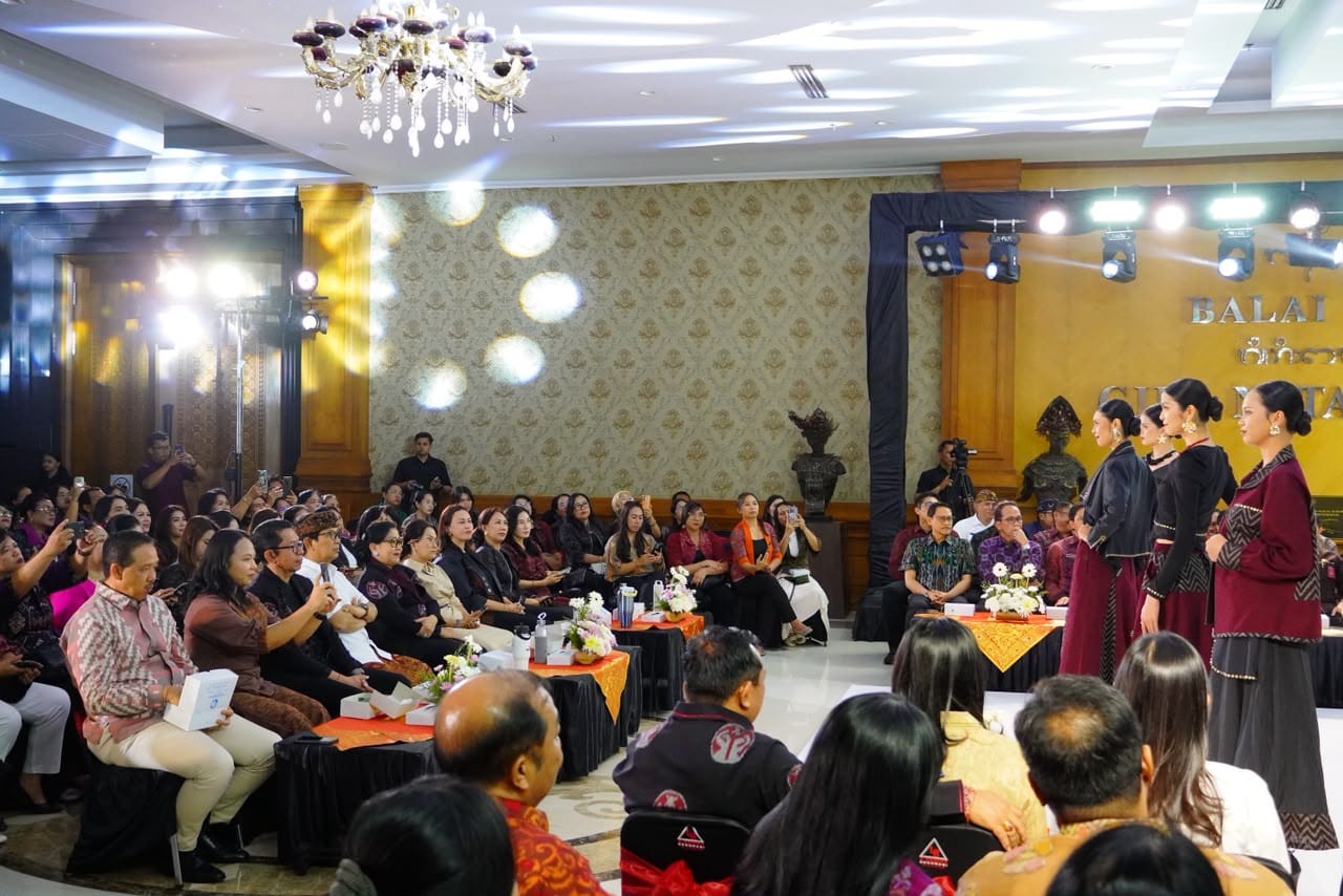 Gelar Perdana di Badung, Dekranasda Bali Fashion Road Show Perluas Ruang Promosi Desainer dan IKM Lokal