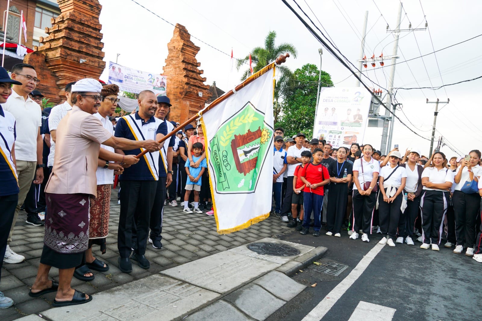 Cemagi Berkembang Jadi Desa Wisata, Bupati Badung Serahkan Bantuan Rp30 Juta dan Imbau Pengelolaan Sampah