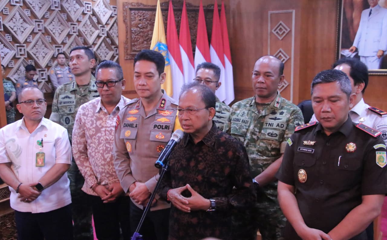 Gubernur Koster Minta Masyarakat Jangan Terprovokasi Medsos dan Hindari Aksi Main Hakim Sendiri