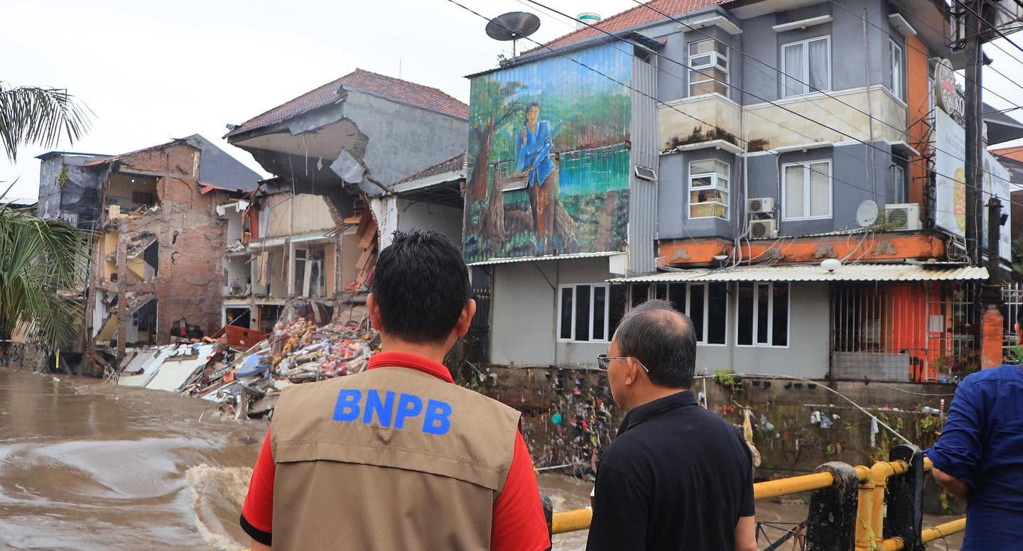 Imbas Banjir Bandang, Puluhan Ruko Kain dan Toko Emas di Jalan Sulawesi Denpasar Mulai Dipangkas