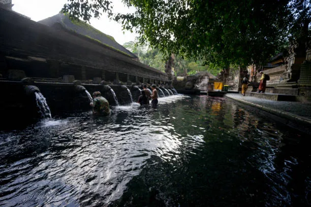 Kalender Bali Jumat 25 September 2026, Dina Mandi – Hari Baik Melukat