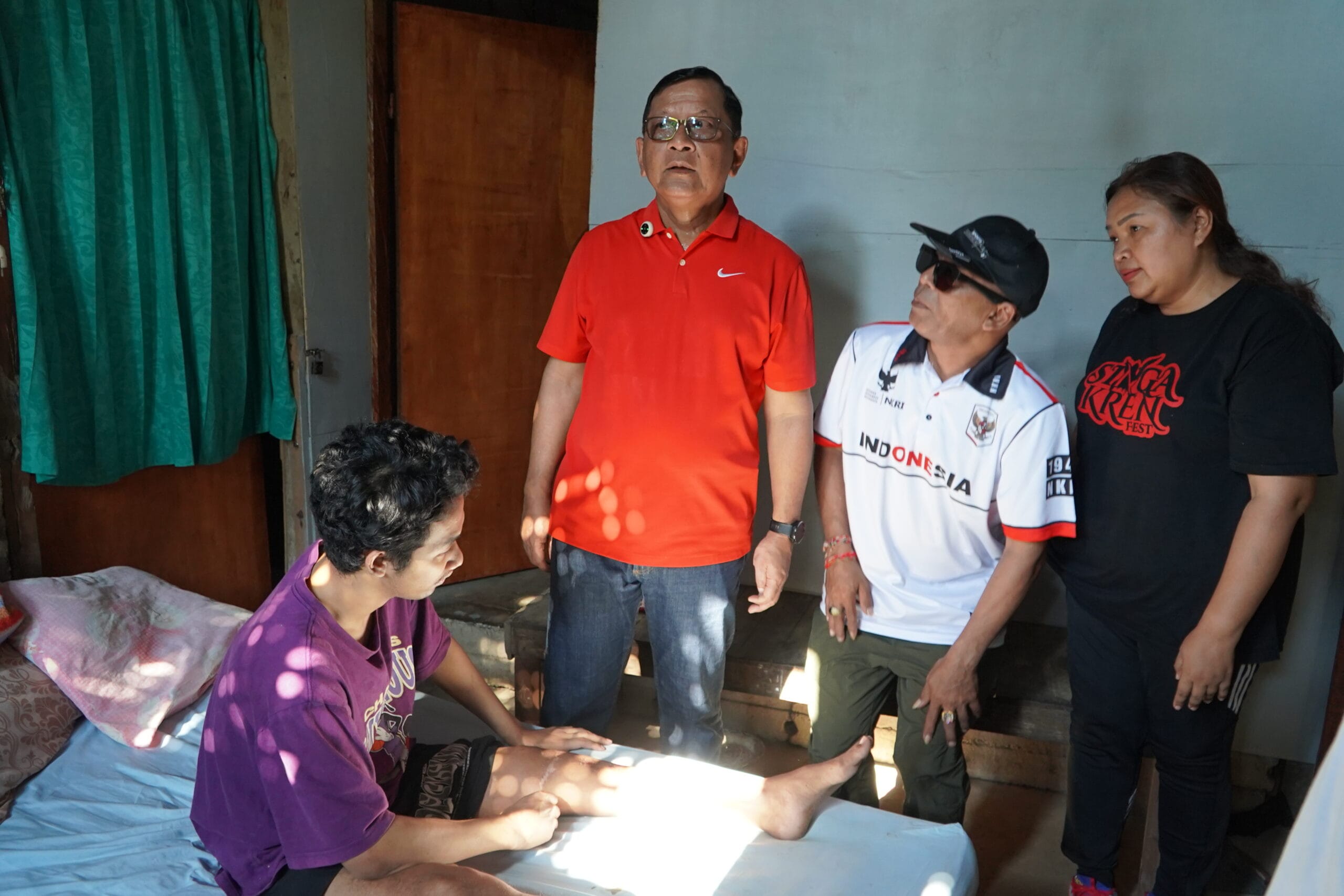 Sinergi Pemkab Buleleng dan Undiksha, Bupati Sutjidra Serahkan Rehab Rumah Layak Huni di Banjar Tegal