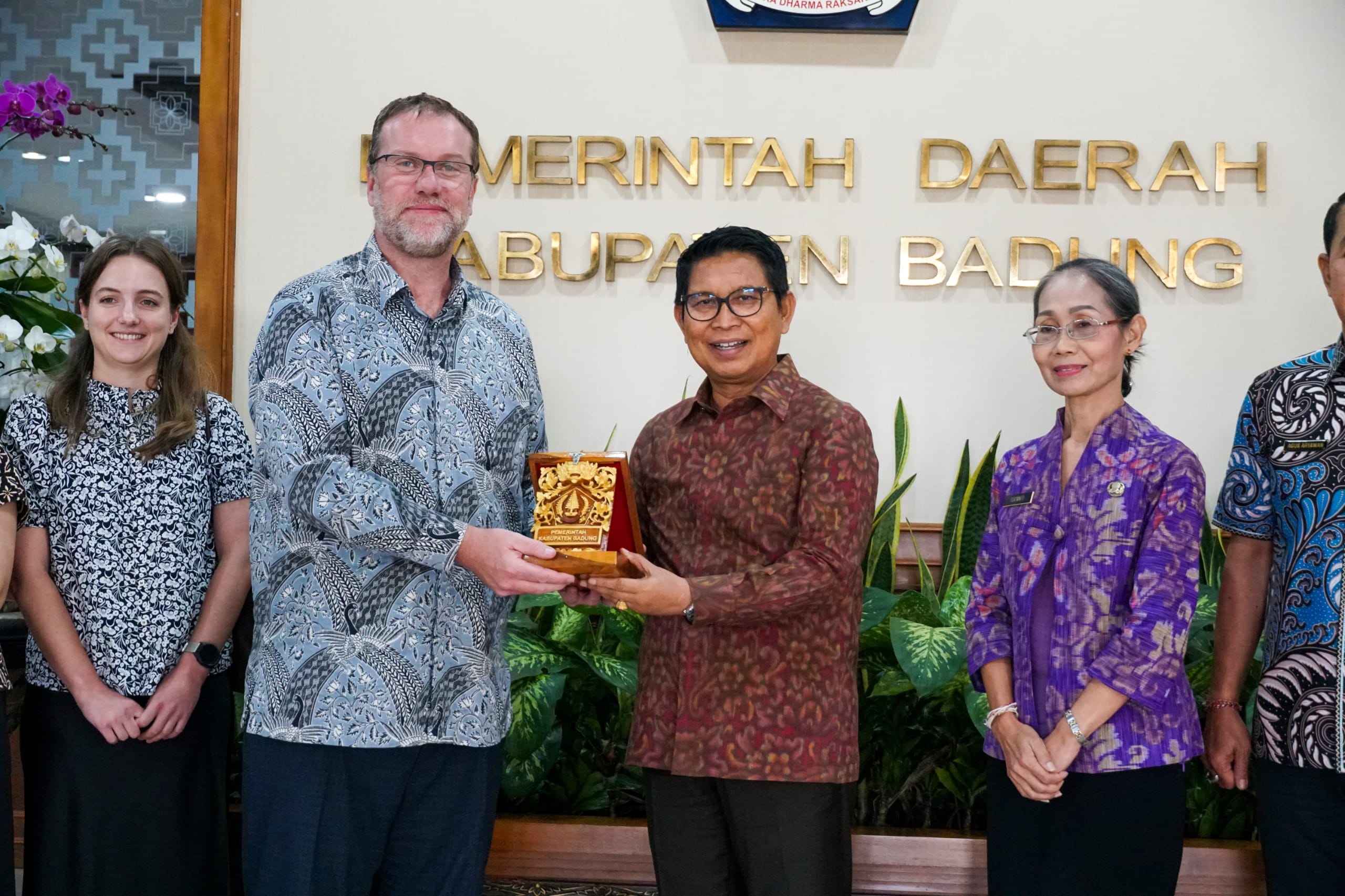 Sapu Bersih Parkir Liar di Kuta! Bupati Adi Arnawa Gandeng Inggris Bikin Kawasan Rendah Emisi