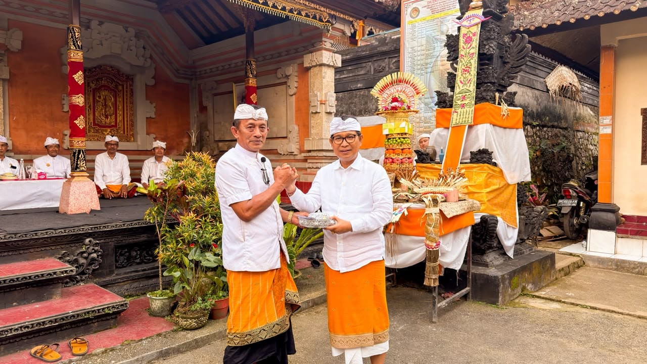 Hadir Upasaksi Karya di Lipah Petang, Bupati Adi Arnawa Ajak Krama Jaga Kebersamaan dan Ulas PAD Badung Rp 4,1 T