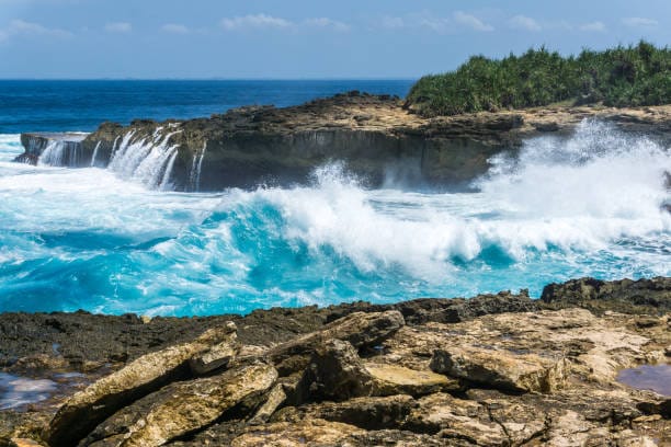 Prakiraan Cuaca Bali Kamis 13 Agustus 2026 : Gelombang Capai 6 Meter Terjang Perairan Selatan Bali dan Selat Lombok