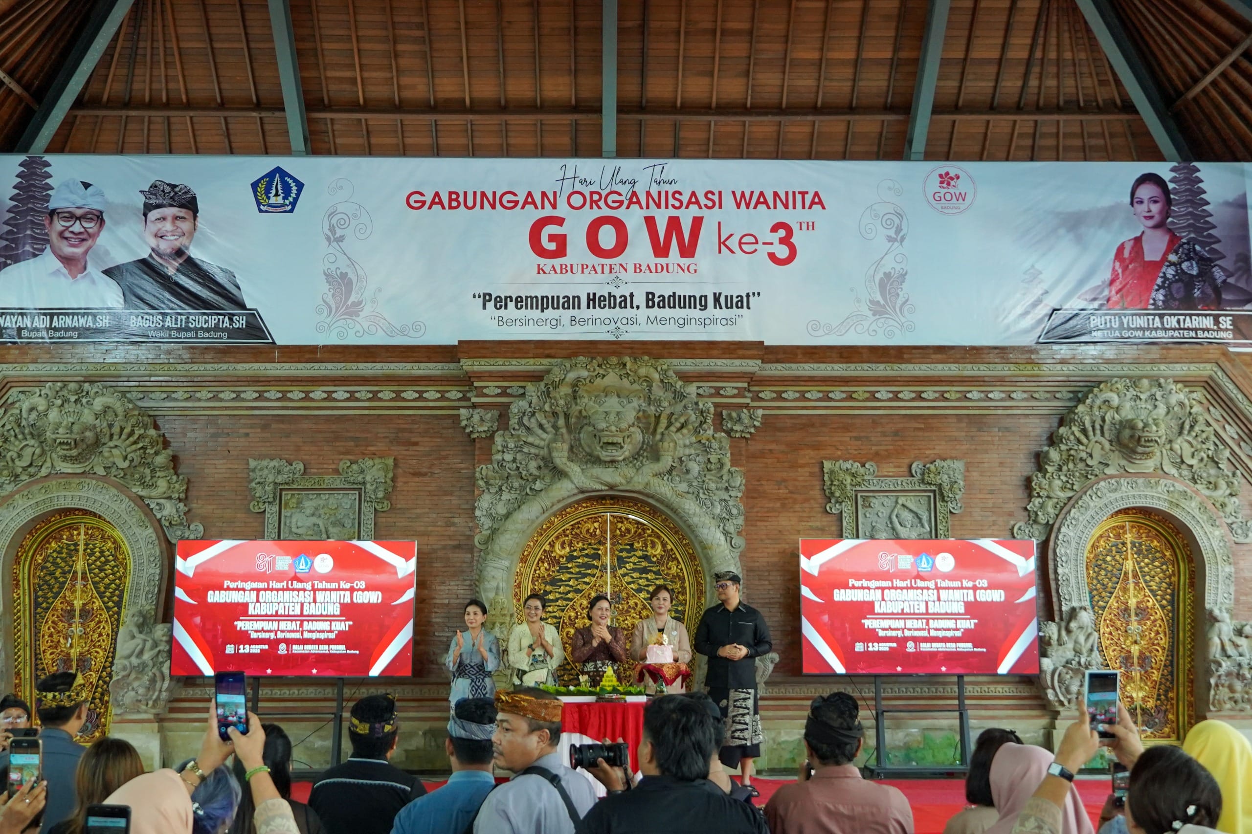 Rayakan HUT Ke-3, GOW Badung Bagikan Sembako dan Kursi Roda untuk Warga Desa Punggul