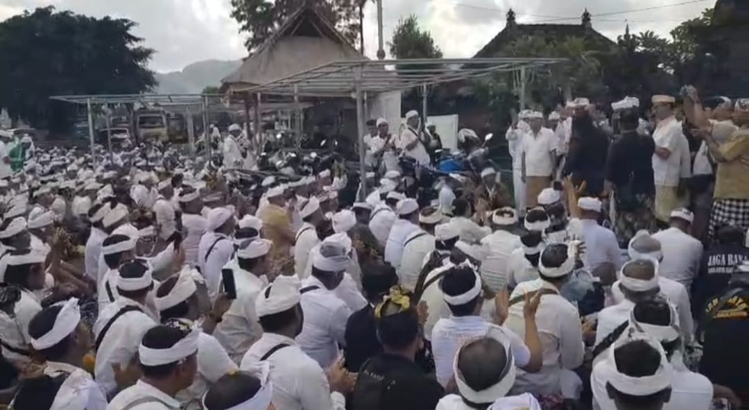 Sempat Tertahan di Luar Pura, Warga Tangkas Kori Agung se-Bali Sepakat Musyawarah Pembangunan