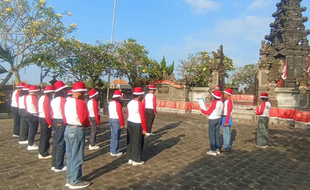 Perkumpulan Lansia “Sandat Bali” Peringati HUT ke-81 RI di Tugu Pahlawan Klungkung