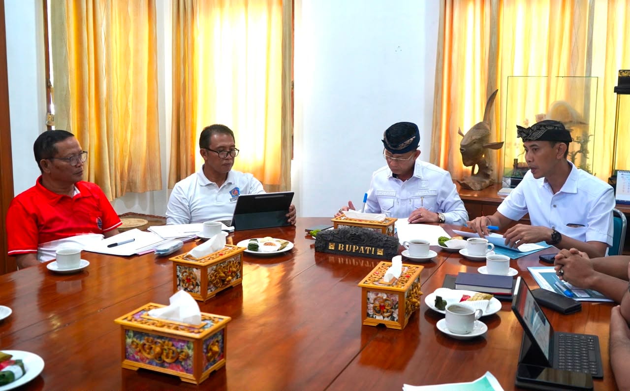 Genjot Wisata Nusa Penida, Bupati Satria Instruksikan Percepatan Proyek Lampu dan Preservasi Jalan
