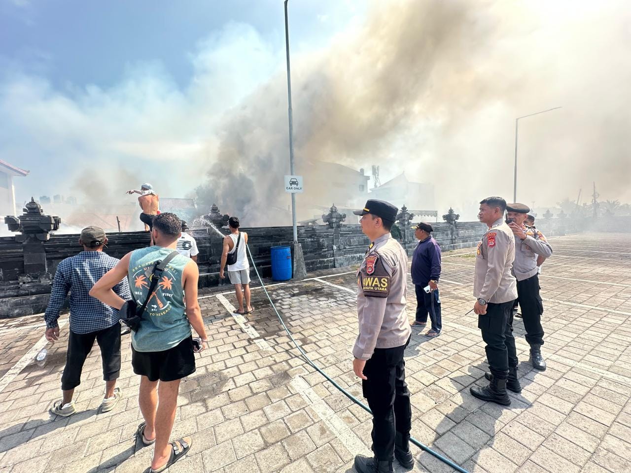 Bedeng Proyek Restoran di Canggu Terbakar,  Sedan Mewah –  Berkas Penting Ludes
