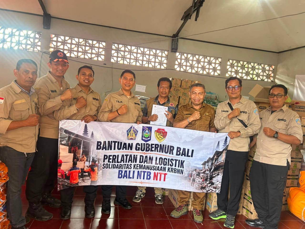 Solidaritas Sunda Kecil, Gubernur Koster Serahkan Bantuan Rp 1 Miliar untuk Korban Gempa NTT