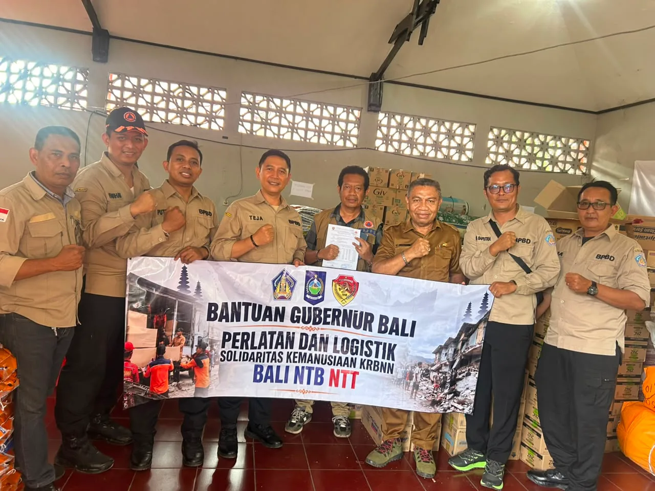 Solidaritas Sunda Kecil, Gubernur Koster Serahkan Bantuan Rp 1 Miliar untuk Korban Gempa NTT