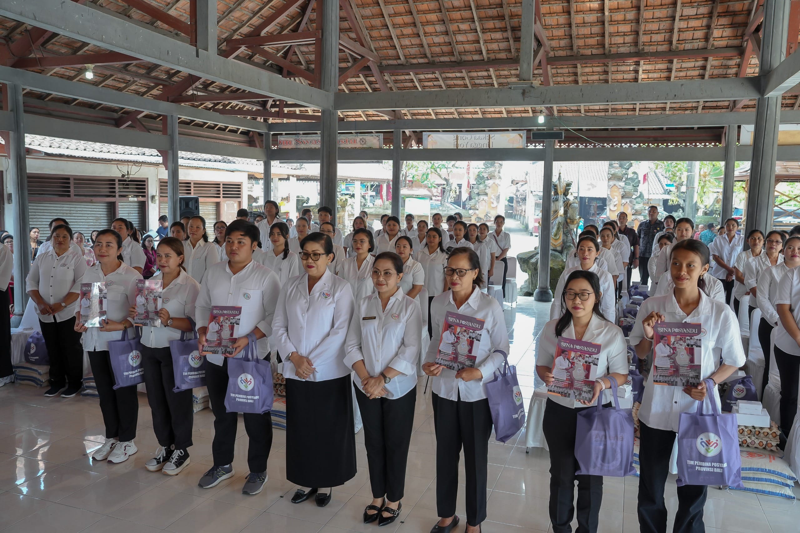 Apresiasi Dedikasi Kader, TP Posyandu Bali dan Badung Guyur Bantuan Tonan Beras di Mengwi dan Abiansemal