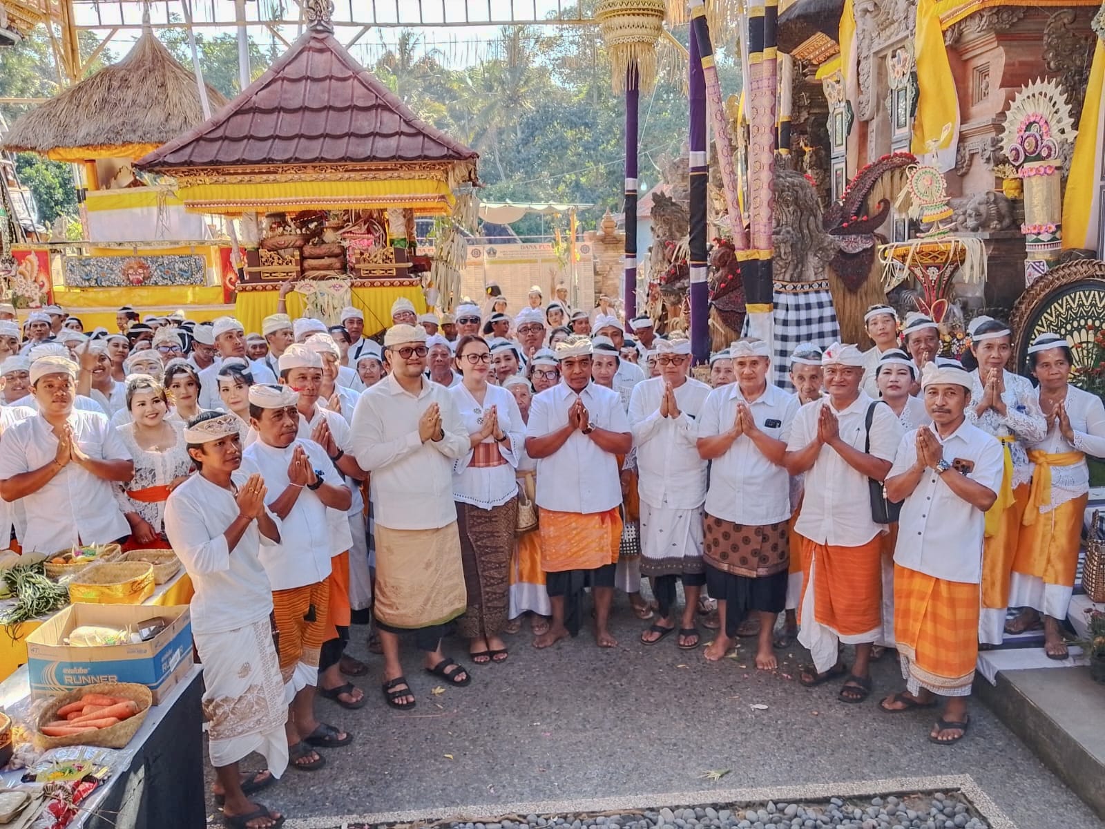 Karya Pura Dalem Desa Adat Ambengan, Wabup Bagus Alit Sucipta Serahkan Bantuan Rp1,5 Miliar