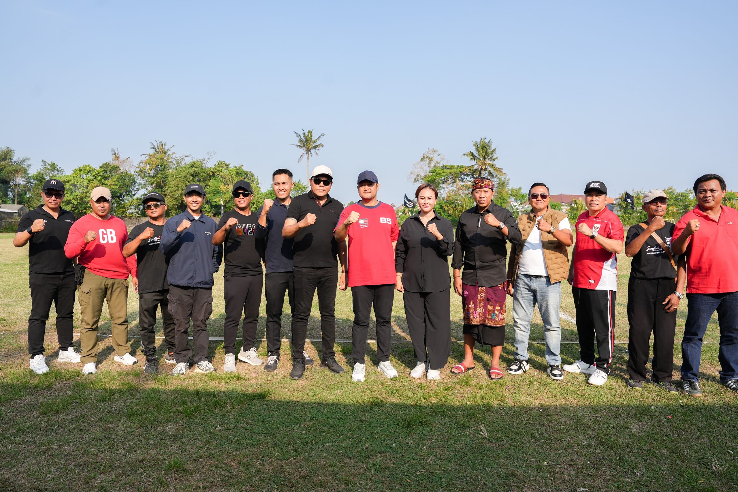 Ajang ‘Legend’ Merumput di Kapal ! Wabup Bagus Alit Sucipta Buka Turnamen Semeton GB Cup U-35