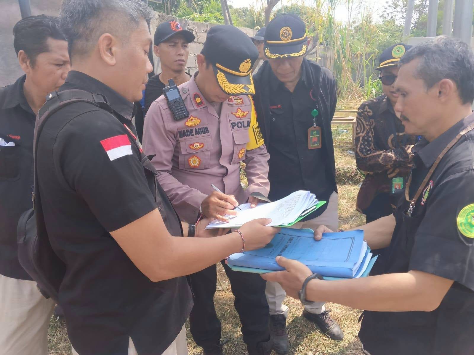 Sempat Tegang! Eksekusi Bangunan Sengketa di Gerokgak Dikawal Ketat Gabungan TNI-Polri dan Pecalang