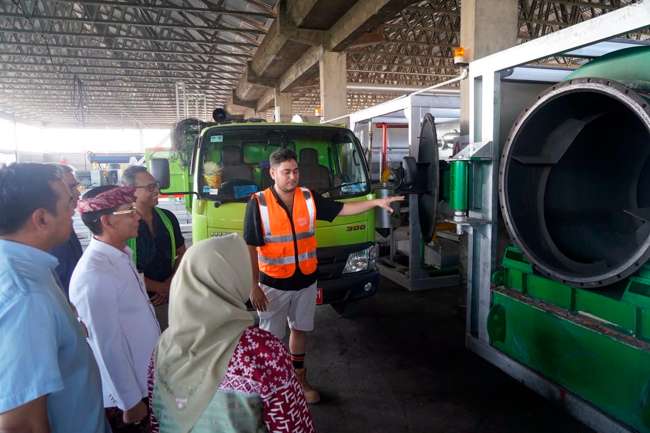 Kemenko Pangan Puji Mesin Pirolisis TOSS Center Klungkung, Disebut Model Ideal Bikin Sampah Jadi Energi
