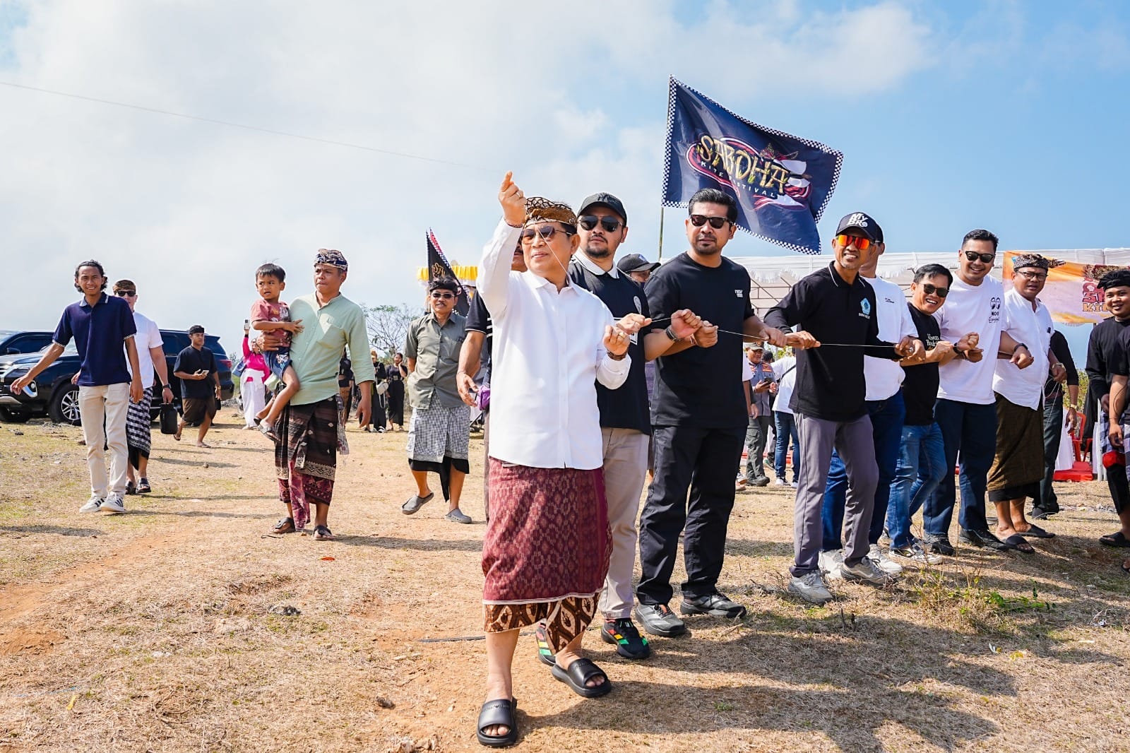 Langit Pecatu Disesaki 1.851 Layangan, Bupati Adi Arnawa Buka Sabdha Kite Festival VI lan Dorong Promosi Wisata