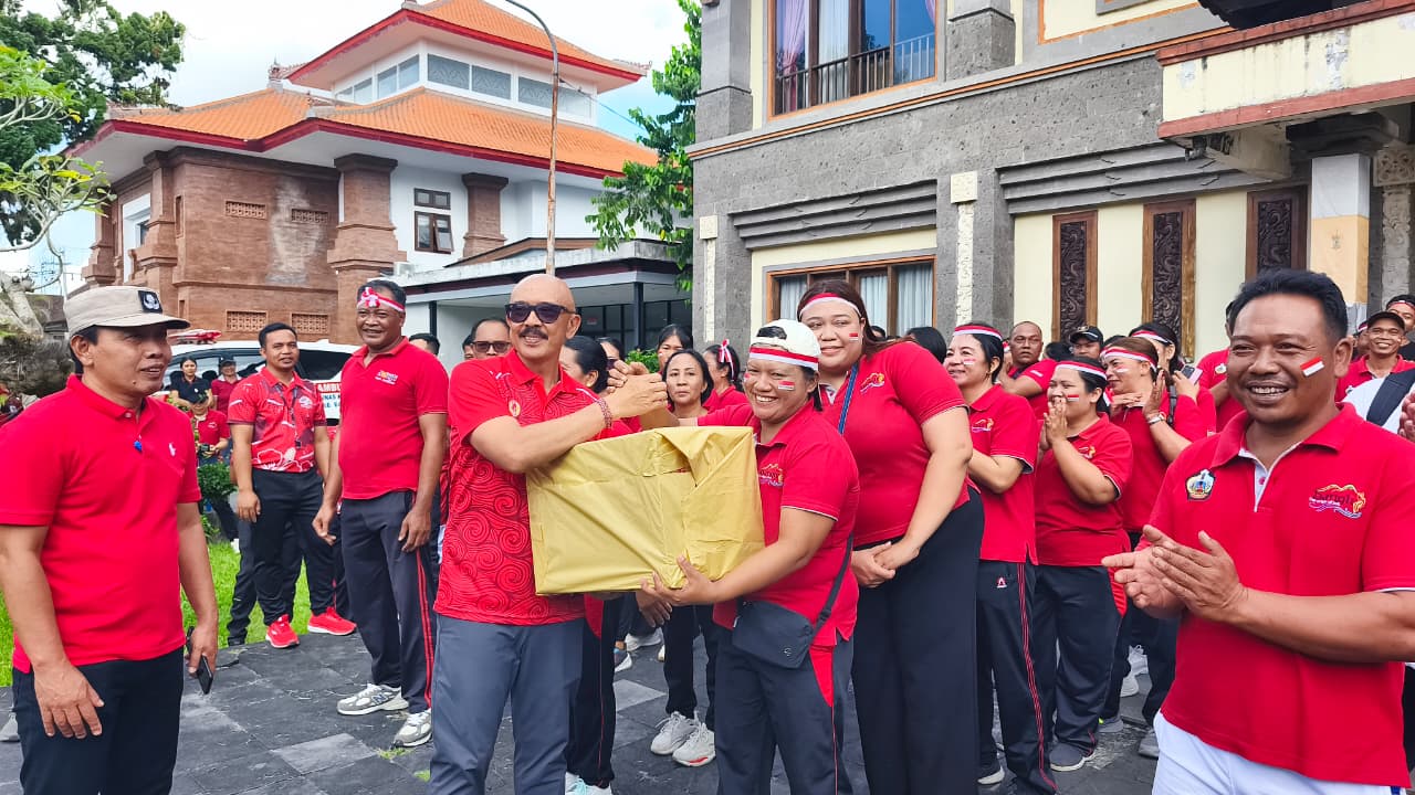Tarik Tambang Meriahkan Peringatan HUT ke-81 RI di Bangli, Dinkes Juara