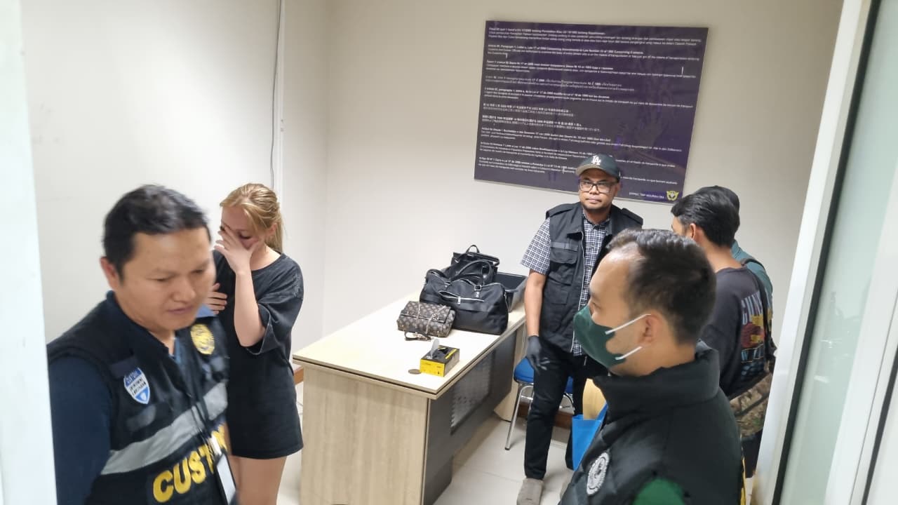 BNNP Bali Ringkus WNA Kazakhstan Bawa 1 Kg Hashish dari Bangkok