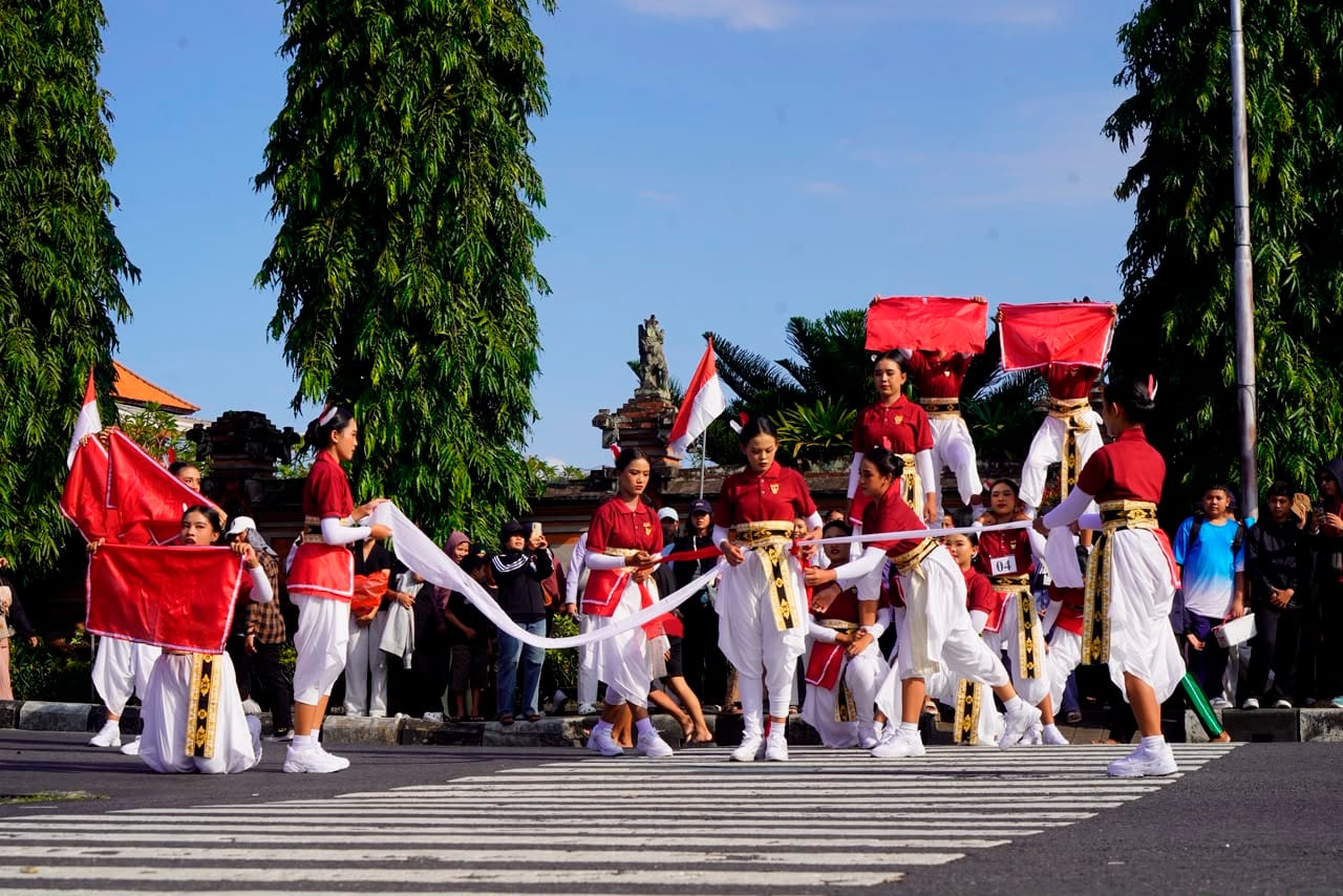 Penonton Bergemuruh, Lomba Gerak Jalan Indah Klungkung Berlangsung Meriah