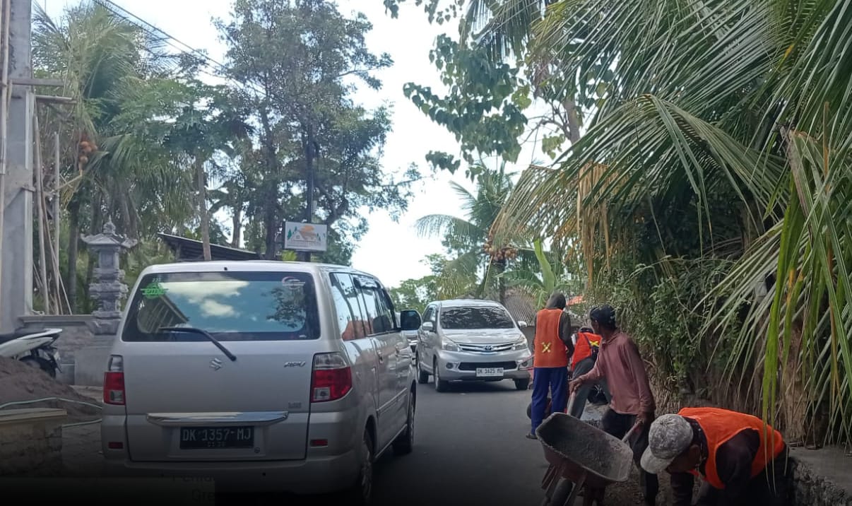Akses ke Crystal Bay Ditata, Pemeliharaan Jalan Toyapakeh–Sebunibus Senilai Rp2,9 Miliar