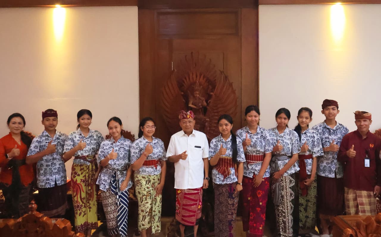 Kalahkan 88 Sekolah dan Tembus Final LCC Empat Pilar MPR RI, Siswa SMKN 1 Amlapura Dipuji Gubernur Koster