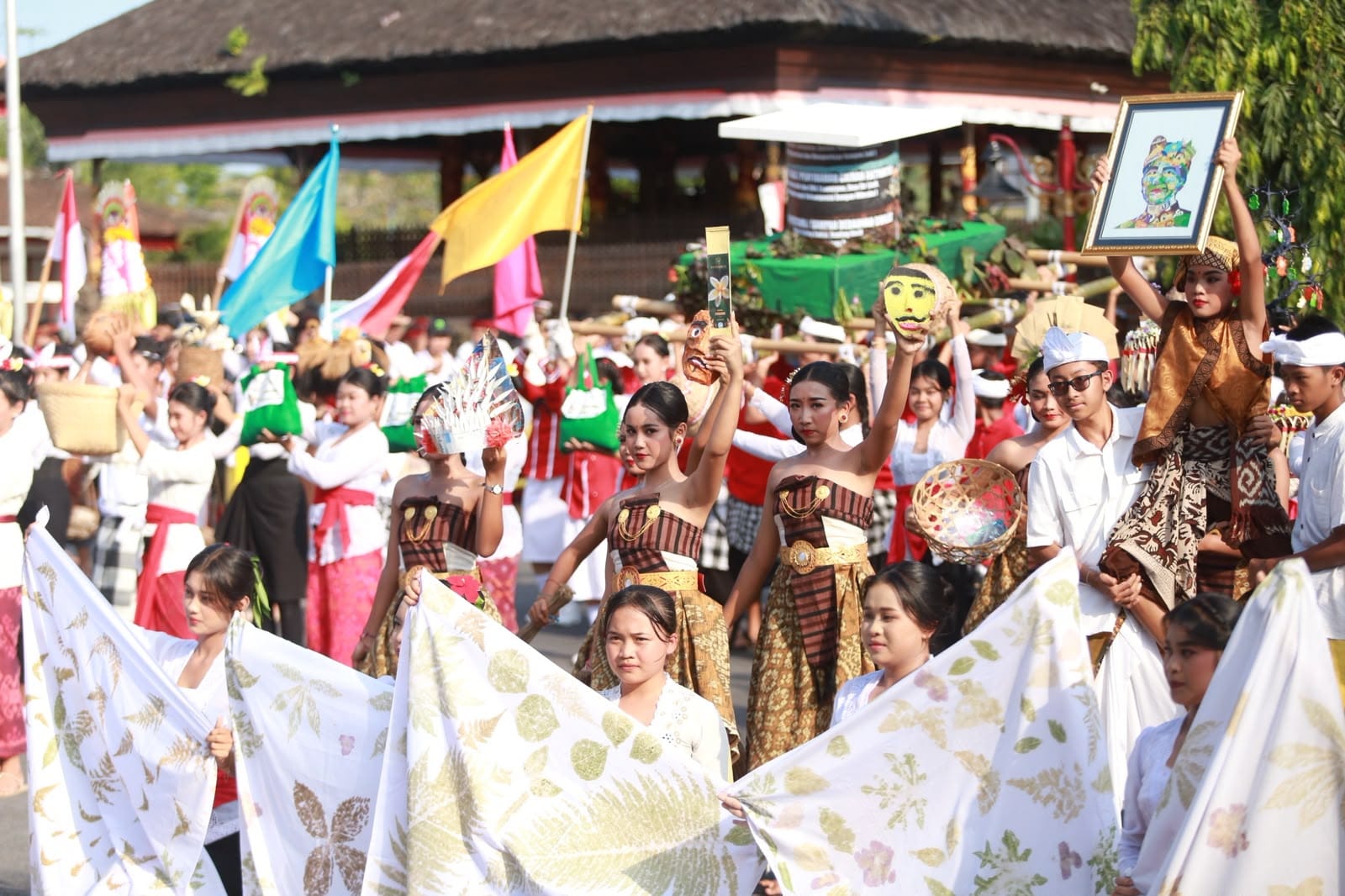 Semarakkan HUT ke-81 RI, Ratusan Pelajar Klungkung Unjuk Kreativitas di Parade Budaya