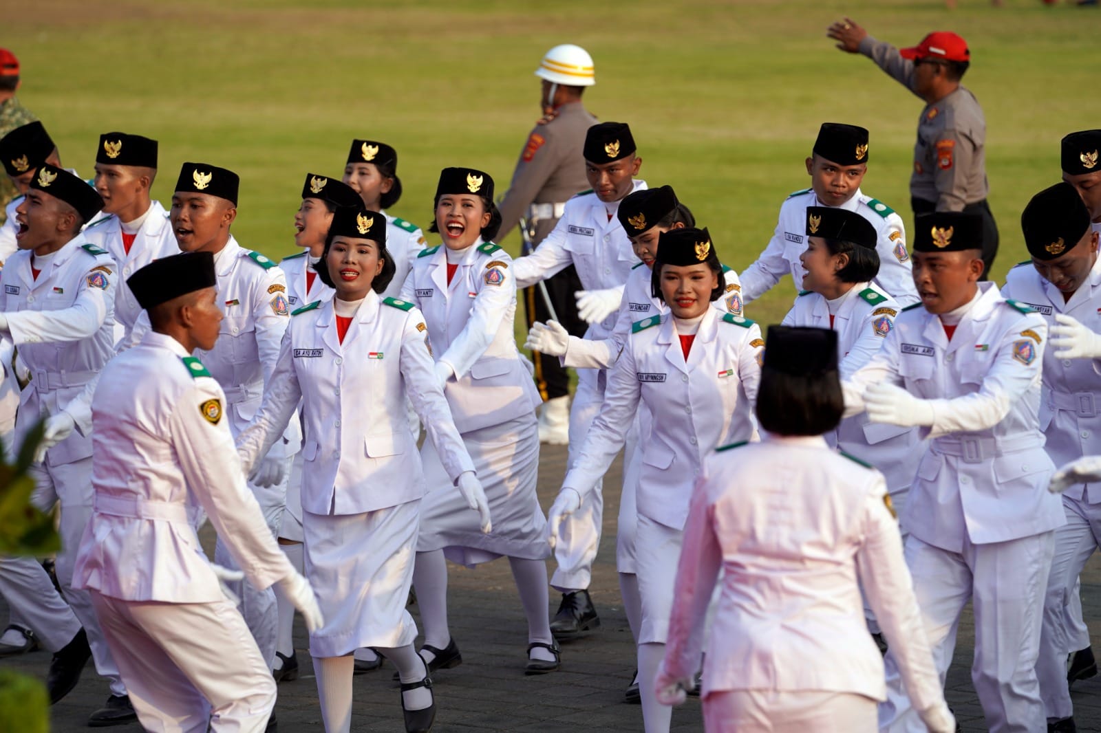 Sukses Kawal Pengibaran Sang Merah Putih, Paskibraka Klungkung 2026 Resmi Dibubarkan Bupati Satria