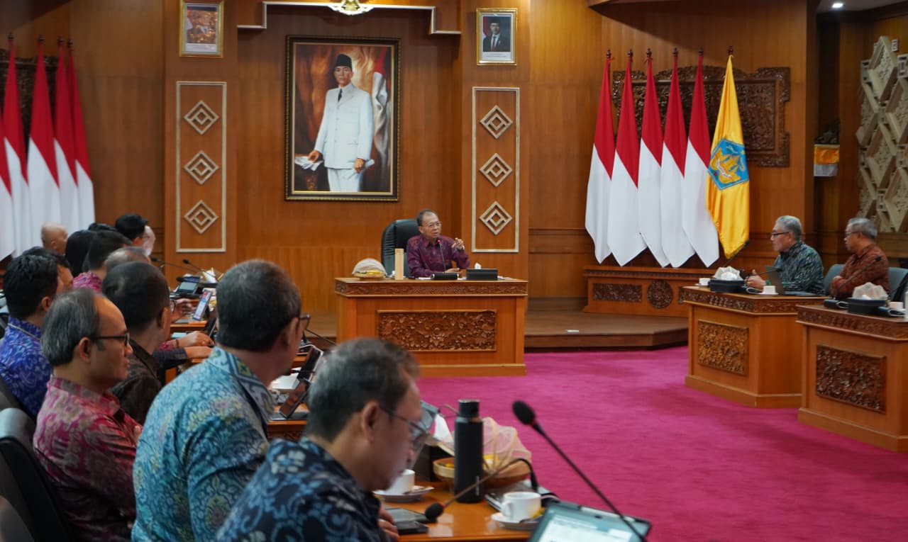 PAD Bali Capai Rp 2,4 Triliun, Koster Wanti-Wanti OPD Penghasil : Jangan Bekerja Datang Jam 8 Pulang Jam 4