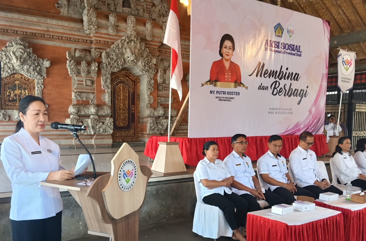 Aksi “Membina dan Berbagi” di Gianyar, TP Posyandu Bali Salurkan 4,7 Ton Beras untuk Para Kader