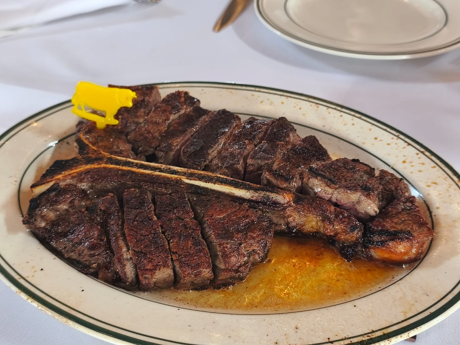 Dipanggang Suhu 800 Derajat Celcius, Steak Premium Khas Amerika Kini Resmi Sapa Penikmat Kuliner Bali
