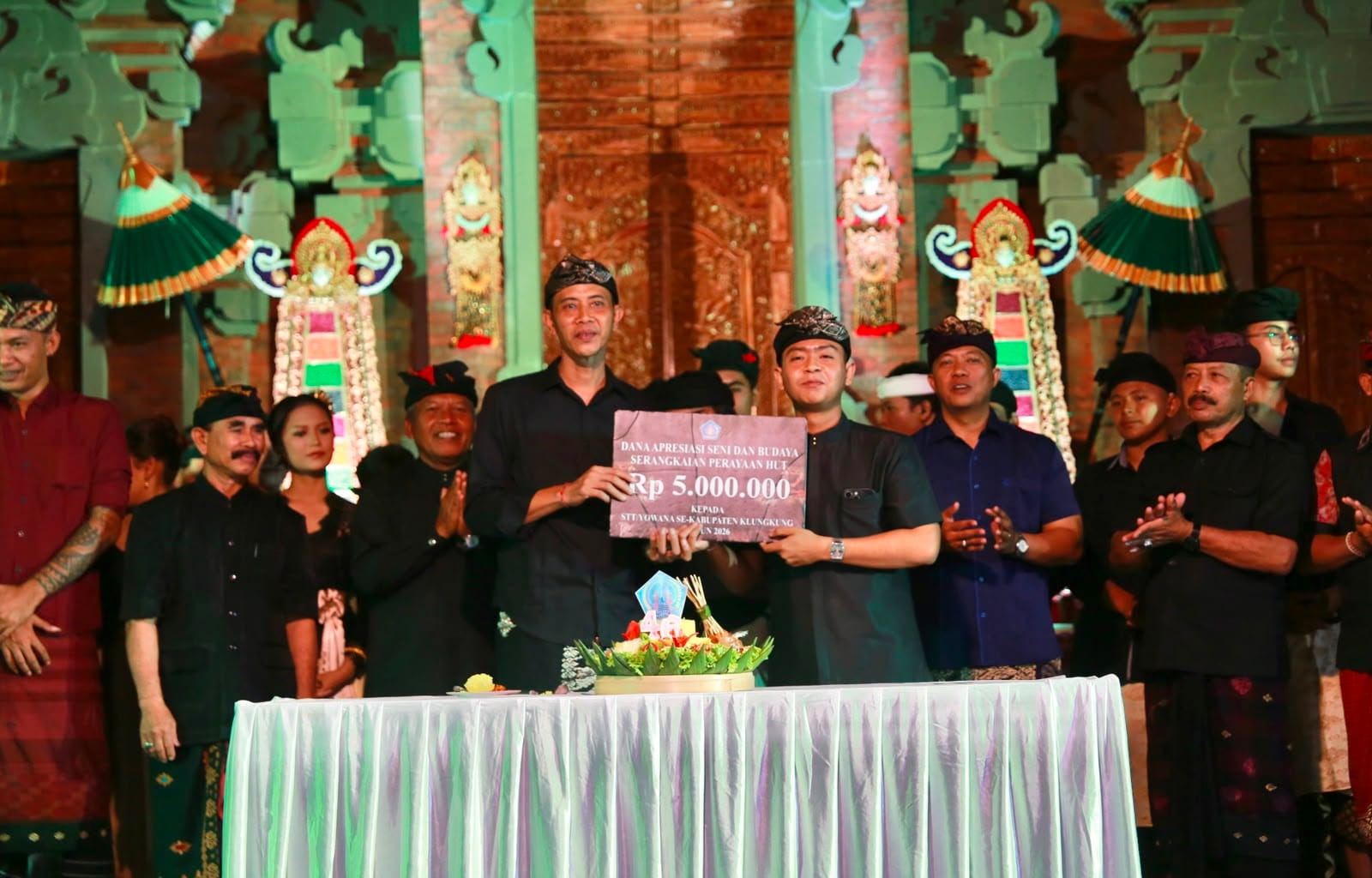 Bakar Semangat Pemuda Paksebali di Puncak HUT ke-46, Wabup Tjok Surya Guyur Stimulus Rp5 Juta