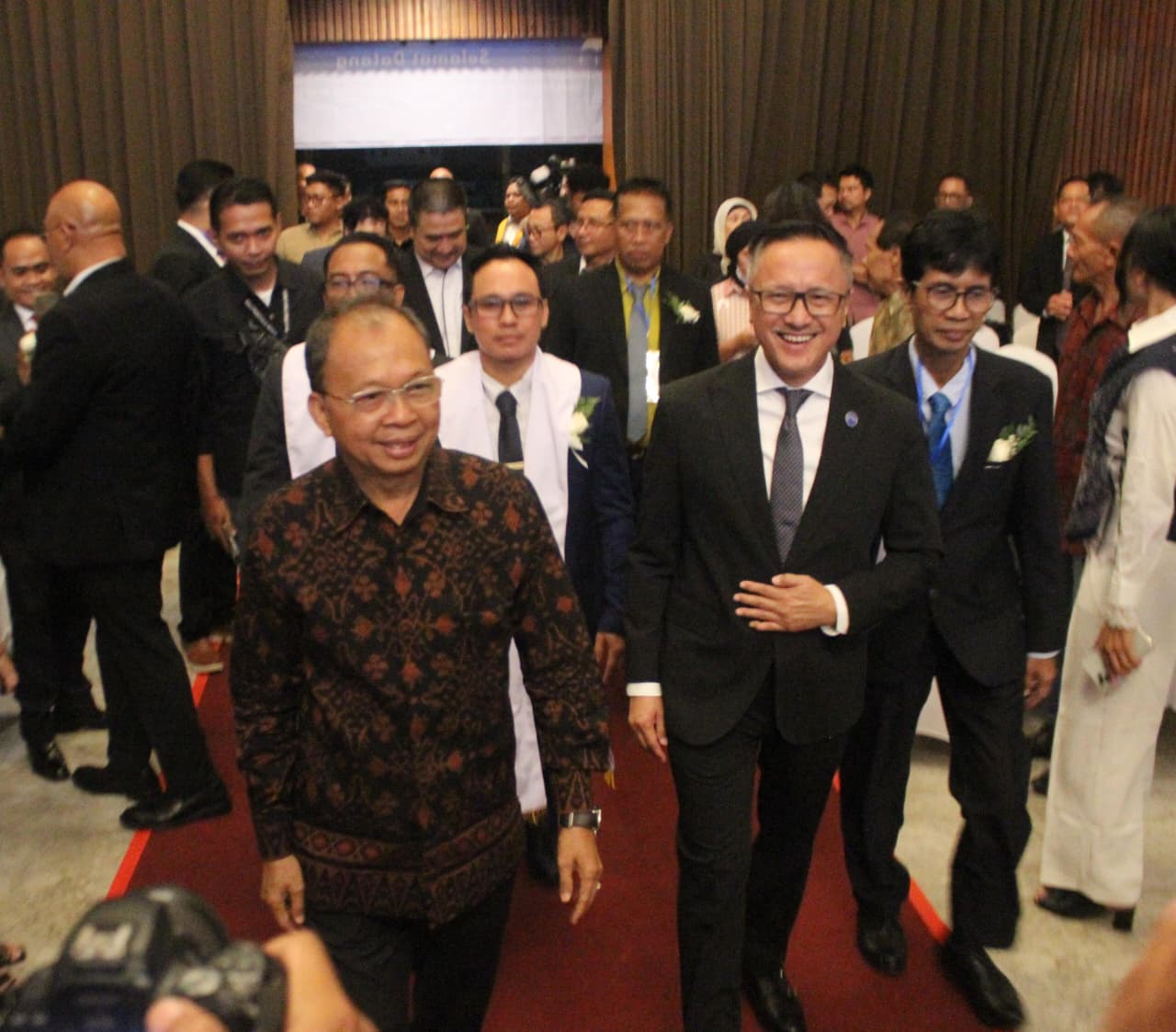 Tantang Advokat PERADI SAI Denpasar, Gubernur Koster Minta Bikin Kajian Konkret Proteksi LPD dan Desa Adat