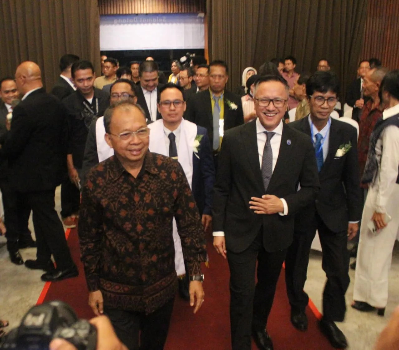 Tantang Advokat PERADI SAI Denpasar, Gubernur Koster Minta Bikin Kajian Konkret Proteksi LPD dan Desa Adat