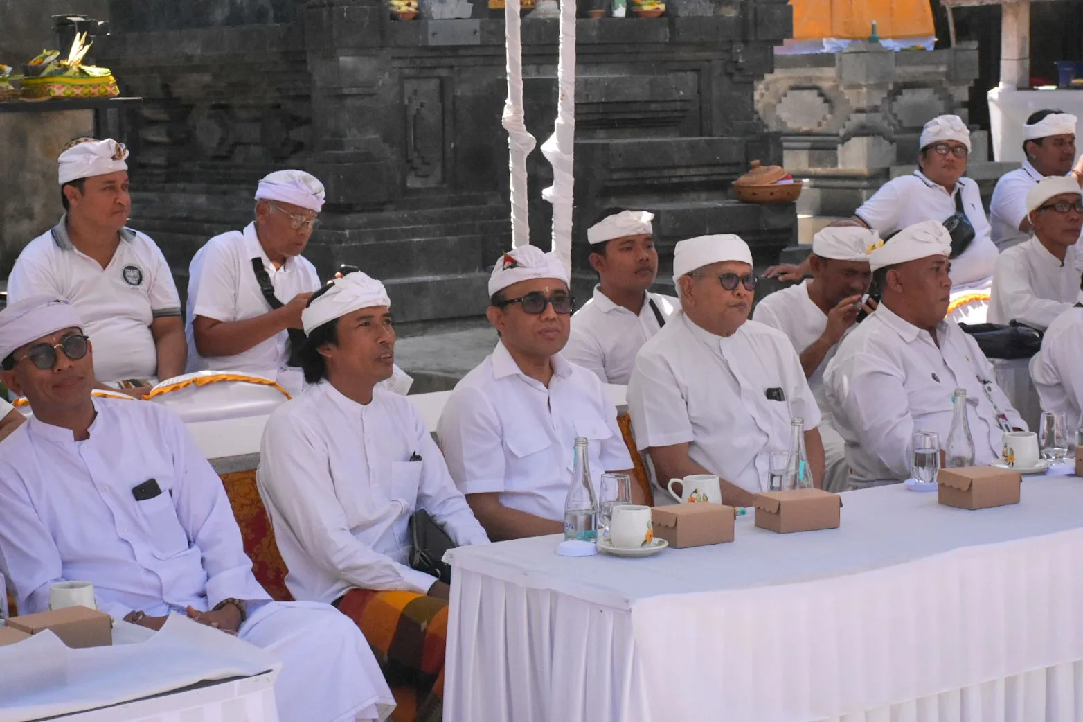 Bertepatan Buda Kliwon Matal ! Jaya Negara Hadiri Pujawali Jelih Pura Panti Pasek Gaduh Sesetan