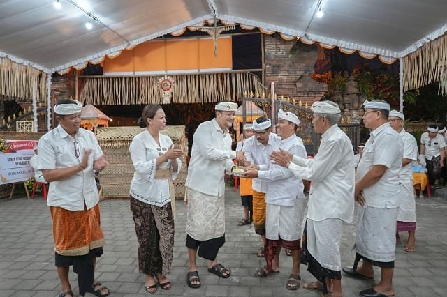 Ringankan Beban Warga Lewat Upacara Massal, Wabup Bagus Alit Sucipta Dorong Budaya Menyama Braya Tetap Lestari