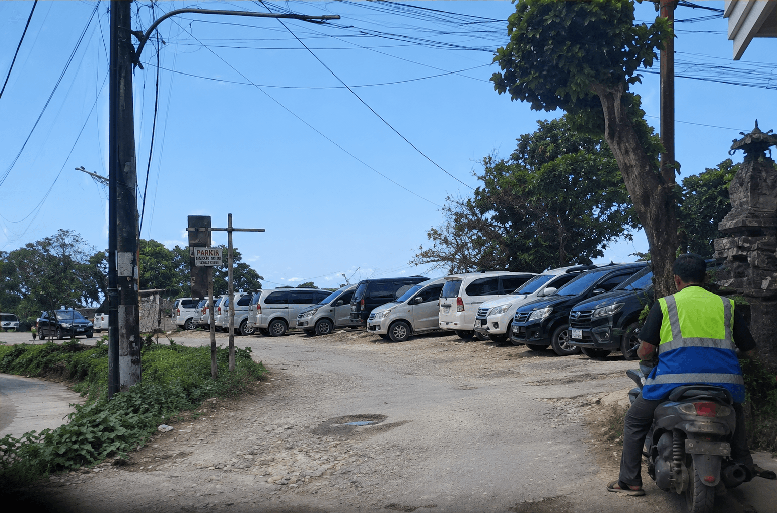 Akses Jalan Menuju DTW Pantai Kelingking Nusa Penida Mulai Dihotmix, Didanai BKK Badung Rp 9,9 Miliar