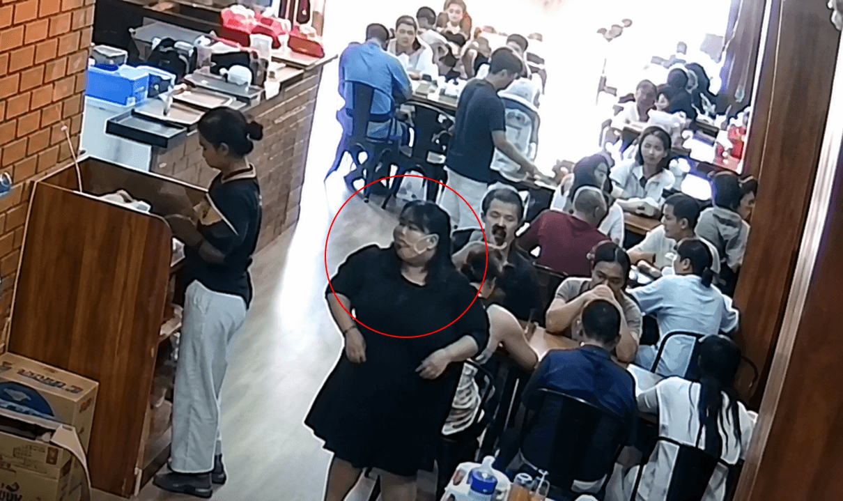 Terekam CCTV! Begini Modus Wanita Berdaster Hitam Gasak HP Karyawan Resto Bakso di Legian