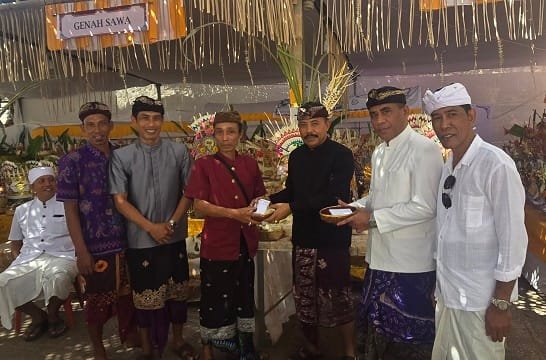 Apresiasi Gotong Royong Krama, Ketua DPRD Buleleng Hadiri Uleman Ngaben Massal di Tiga Desa