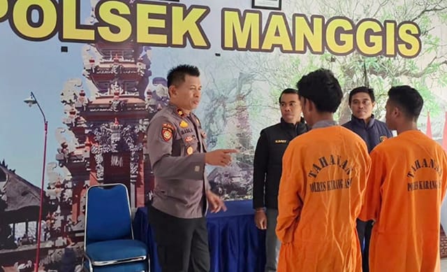 Ditegur Saat Menggeber Motor – Amuk Warga, Dua Pria Asal Sumba Tersangka
