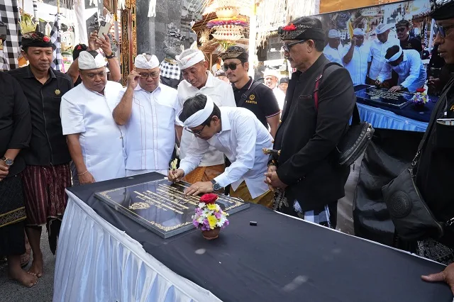 Tandatangani Prasasti Karya di Bualu, Bupati Adi Arnawa: Budaya Adalah Garda Pariwisata Bali