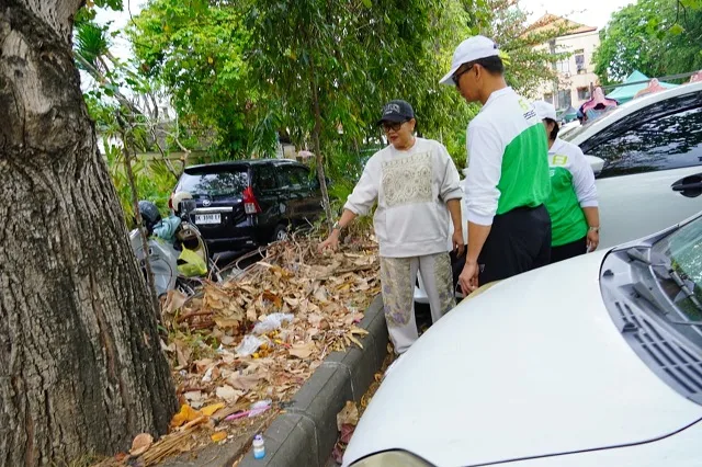 Jaga Kebersihan Telajakan Rumah, Warga Denpasar Diberi Apresiasi Beras 5 Kg dari TP PKK Bali