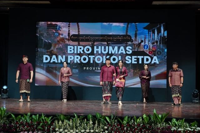 Dekranasda Bali Fashion Day, ASN Tampil Modis Berbalut Kain Tradisional