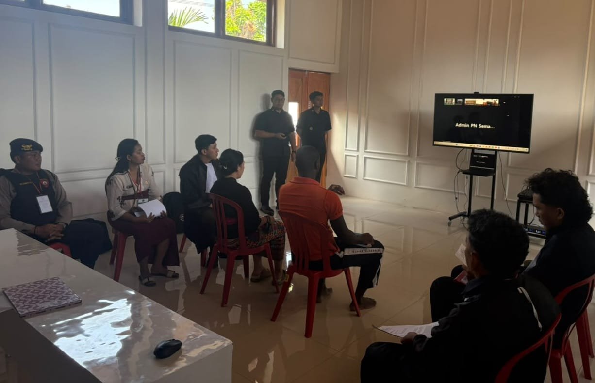 Ulah Bule Inggris di Klungkung, BAB di Ruang Sidang – Rusak Atap Sel, Damai Alot